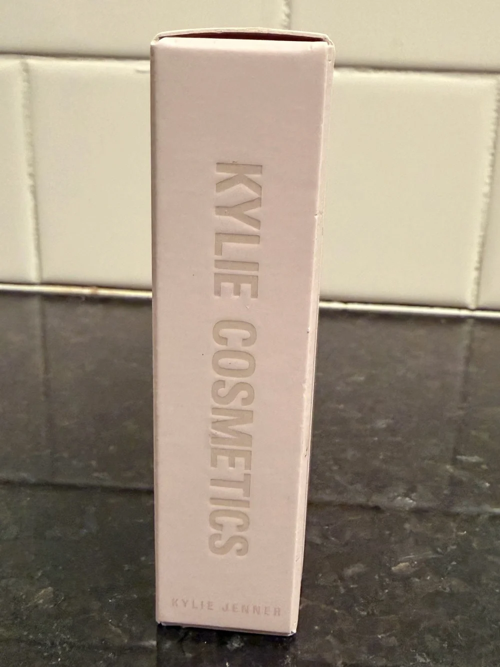 Kylie Cosmetics - Natural Blur Powder Foundation (Shade: 2C) - NEW IN BOX